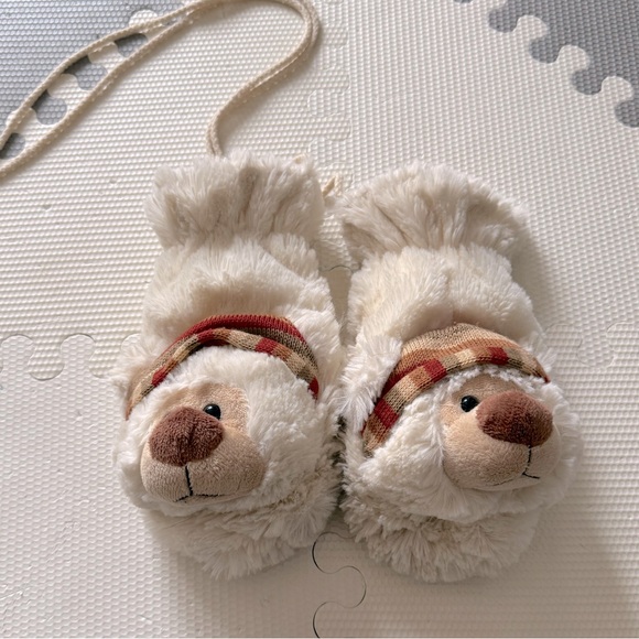 Adorable Cream Bear Mittens - Picture 1 of 5